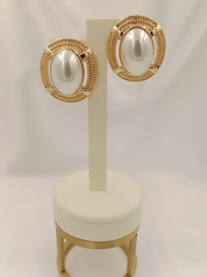 İncili Küpe