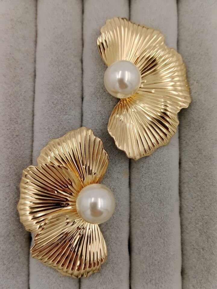 İncili Küpe