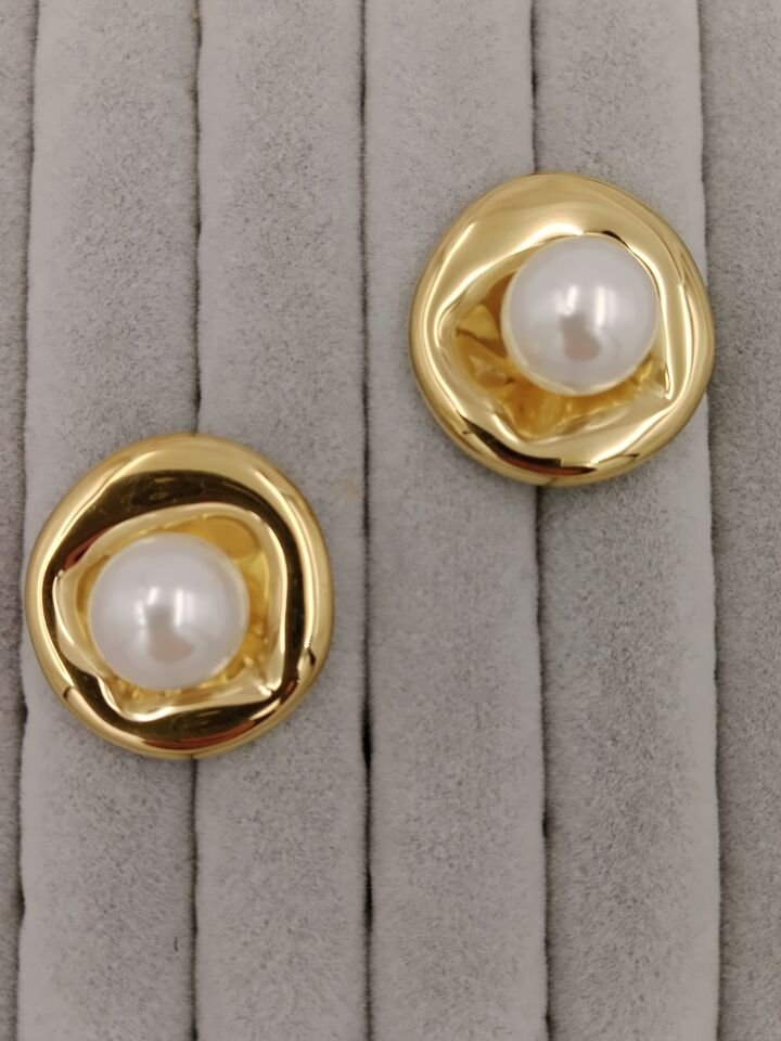 İncili Küpe