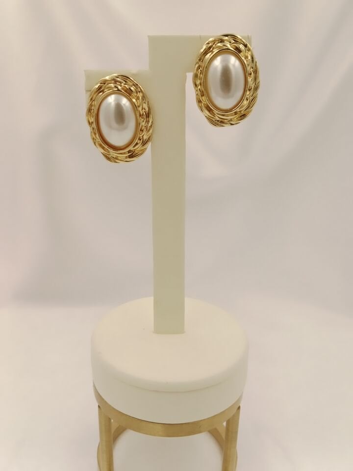 İncili Küpe