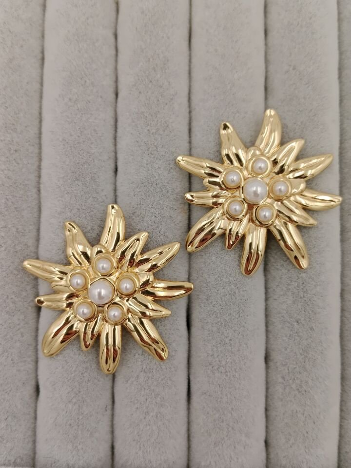 İncili Küpe