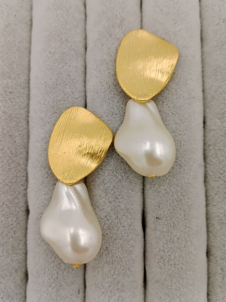İncili Küpe