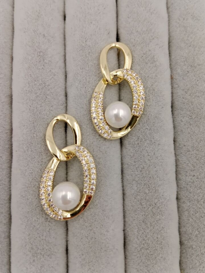 İncili Küpe