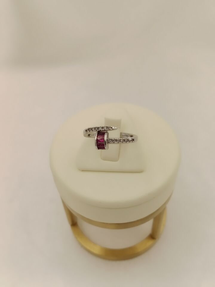 Zirkon Taşlı Yakut Rengi Yüzük Silver