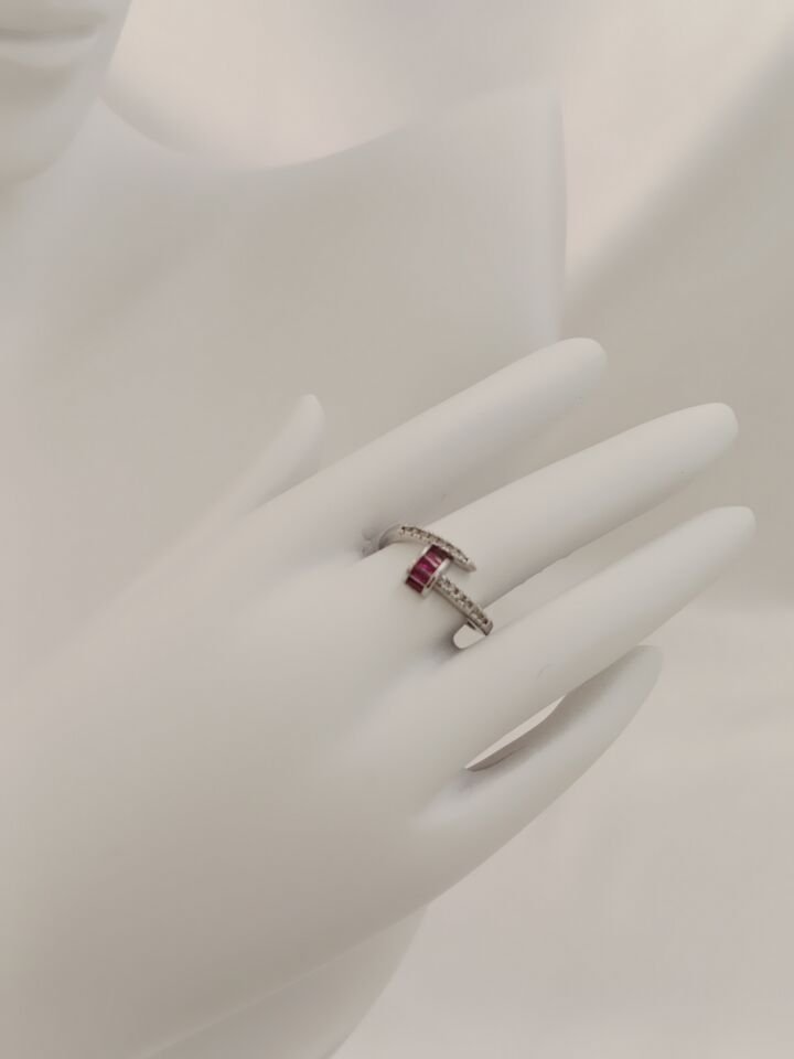 Zirkon Taşlı Yakut Rengi Yüzük Silver