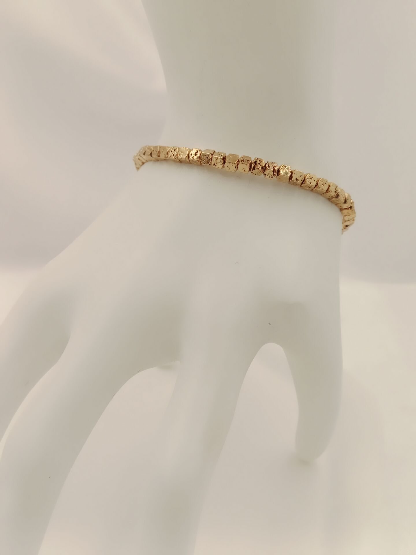 Lovely Lav Gold Lav Taşı Minimal Bileklik